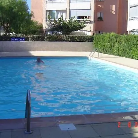 Maisonnette Dans Avec Piscine 200 Metre De La - En Roussillon - Aigue Marine En Roussillon