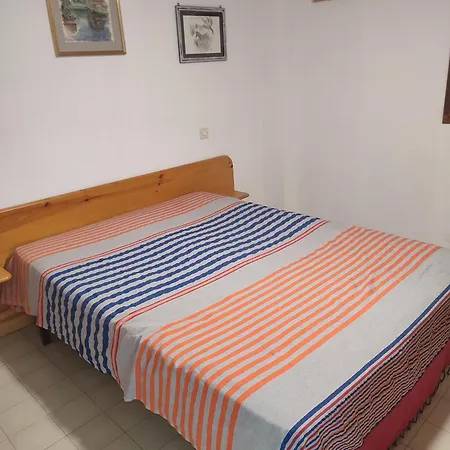 Maisonnette Dans Avec Piscine 200 Metre De La - En Roussillon - Aigue Marine En Roussillon Feriehus *